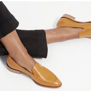 EVERLANE Modern Mustard Colored Modern Leather Loafer Shoes. Size 8
